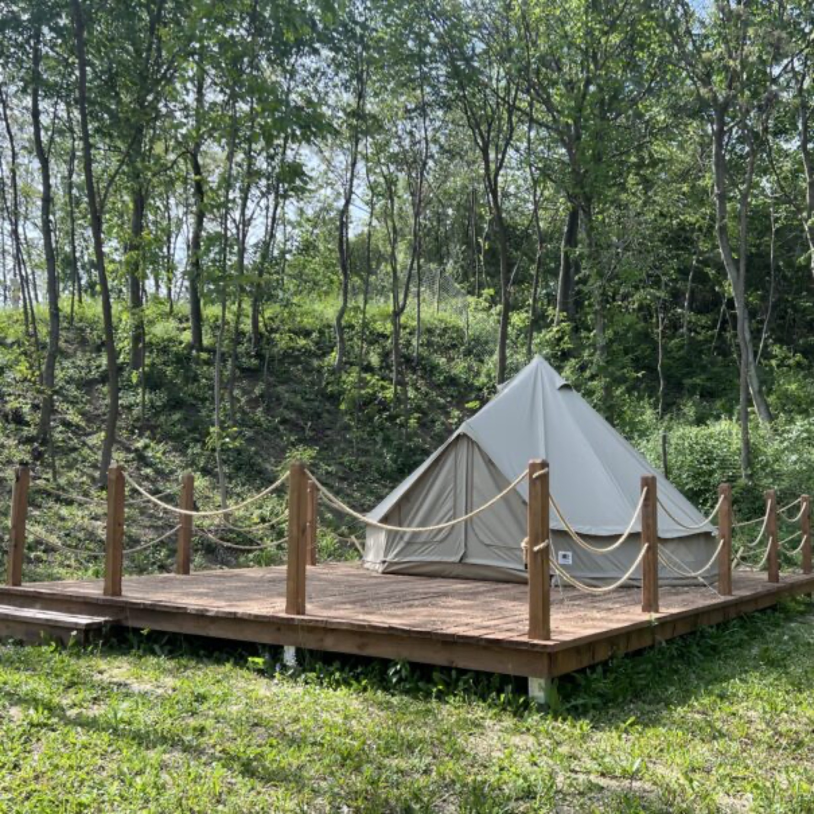 Cort de glamping, Deleni Retreat