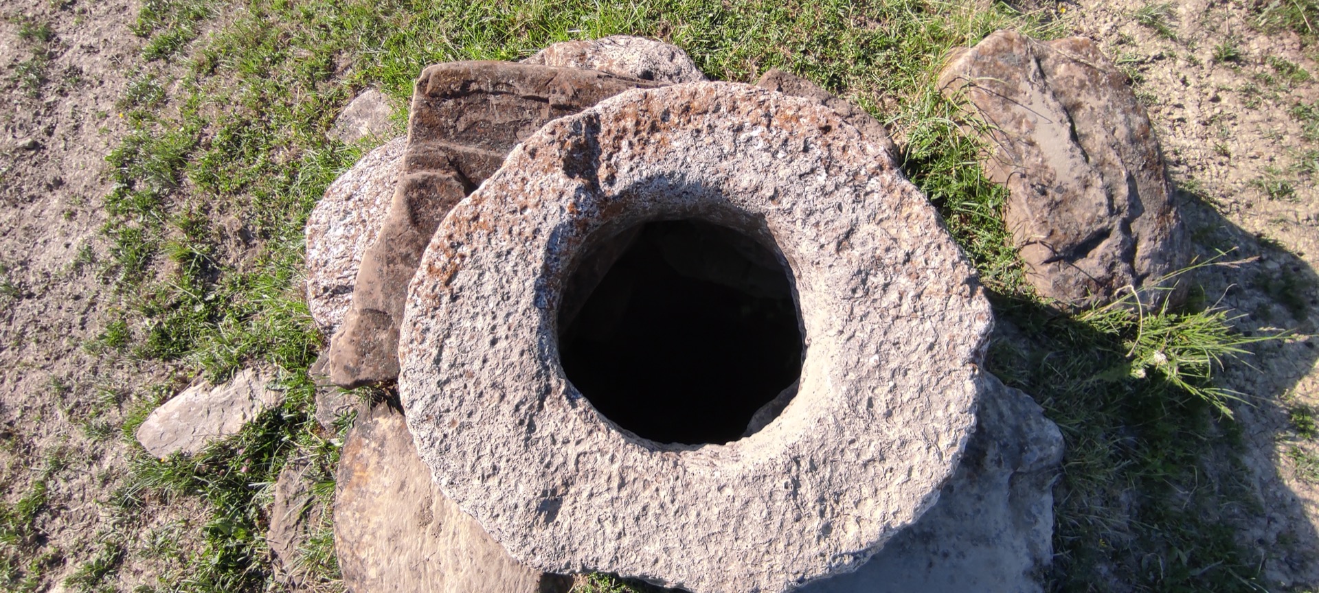 Potecă spre rezervația Vulcanii Noroioși