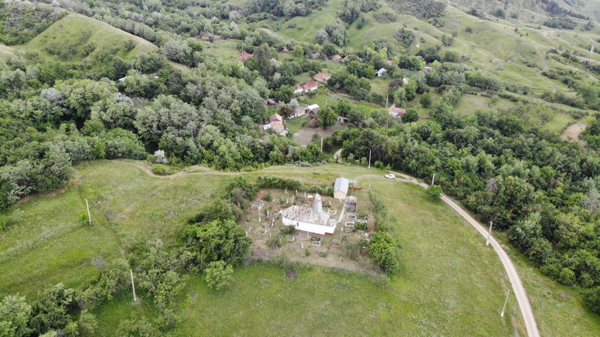 Biserica din Deleni, altă perspectivă