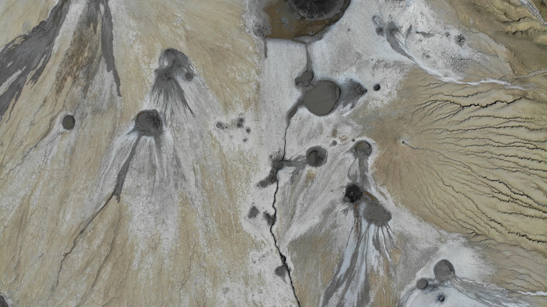 Crater de noroi la Pâclele Mici
